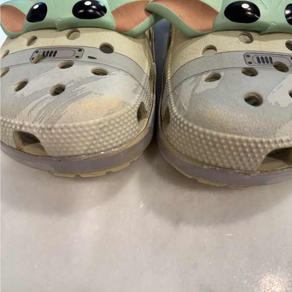 Baby Yoda Crocs Men’s Size 7 - Picture 5 of 6